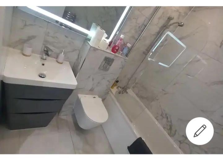 Cozy 2 Bedrooms Apartment Canvey Island Exteriör bild