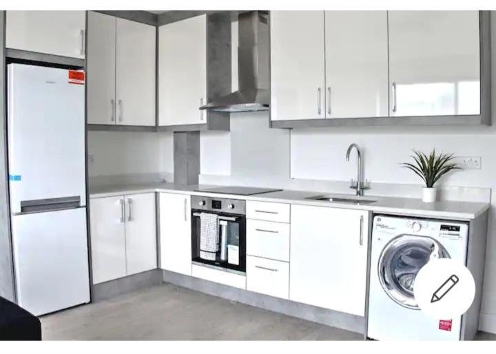 Cozy 2 Bedrooms Apartment Canvey Island Exteriör bild